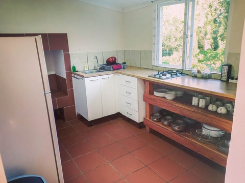 Fully equipped self-catering kitchen with gas kettle, stovetop, toaster, microwave, fridge at The Bush Buck Cottage